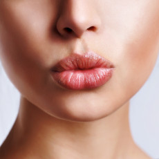 schöne Lippen nach einer Lippenvergrößerung