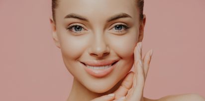 Schönheitschrirugie in München, junge Frau nach Ihrer Behandlung